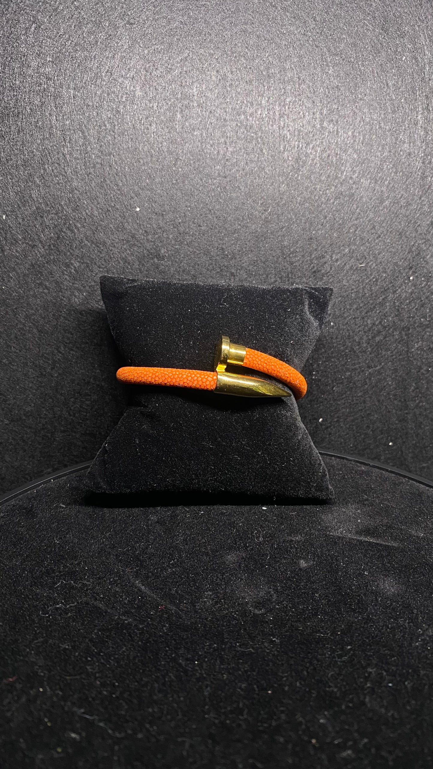 Pulsera de clavo y piel de Mantarraya para caballero