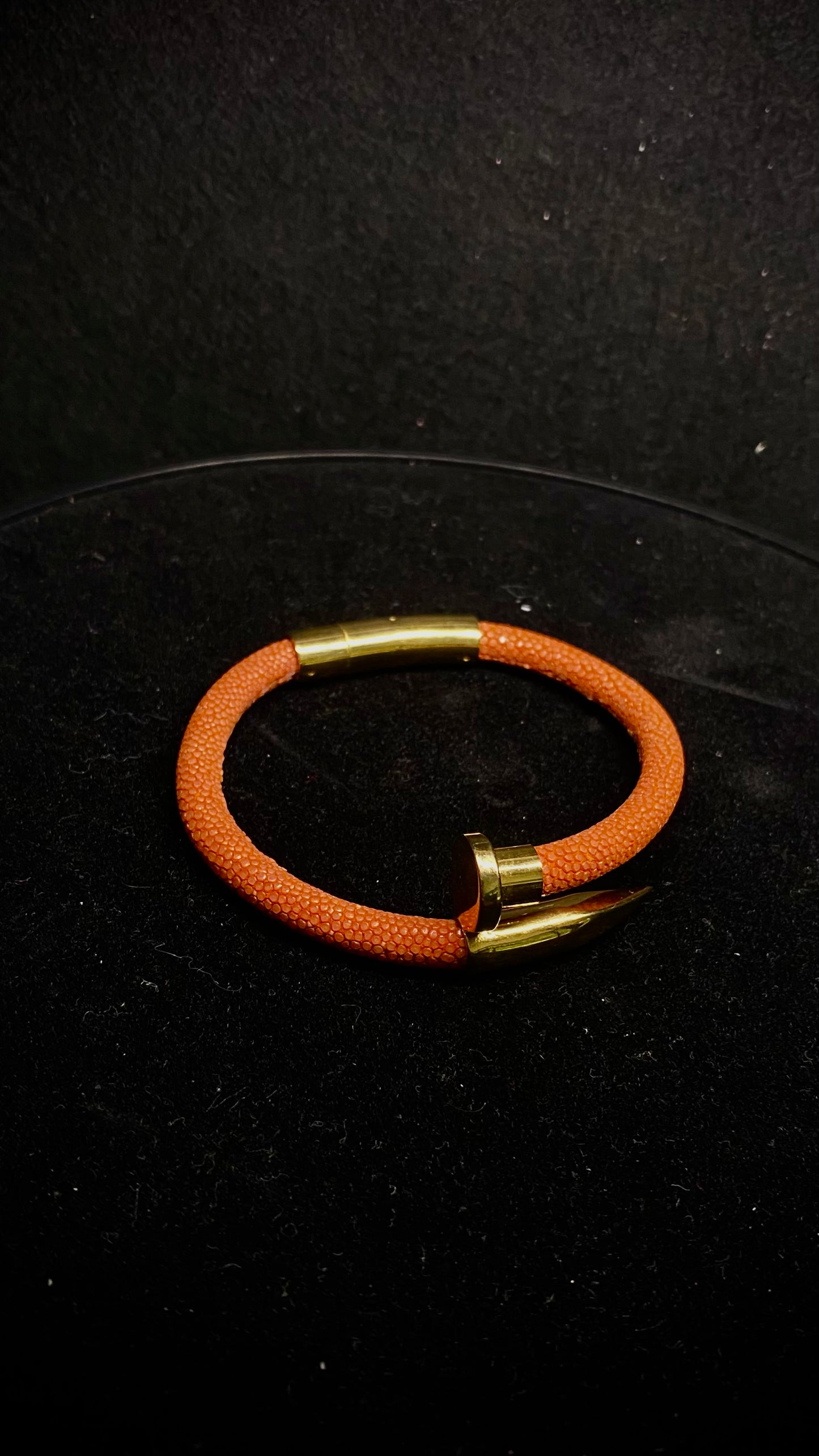 Pulsera de clavo y piel de Mantarraya para caballero