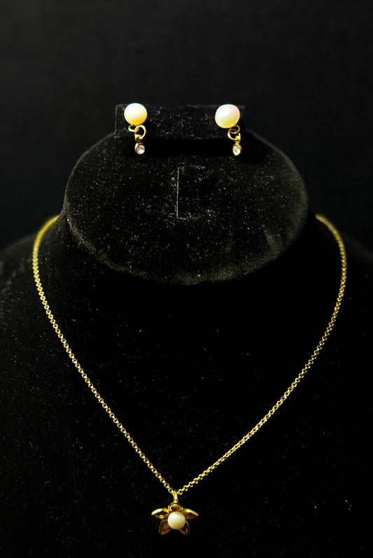 Conjunto perla en flor